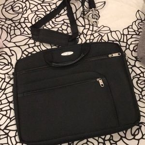 ⭐️ Samsonite laptop bag